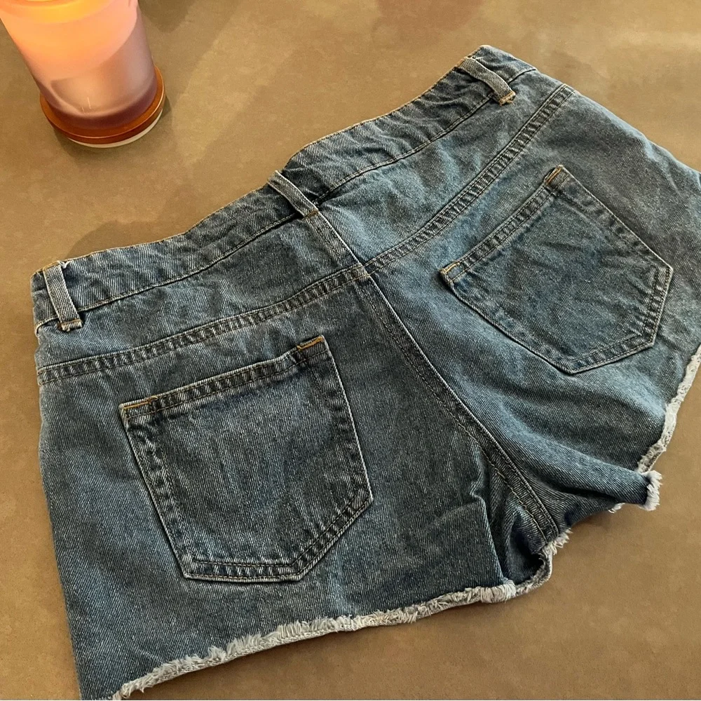 Disney Alice in Wonderland Jean Cutoff Shorts - Picture 2 of 5